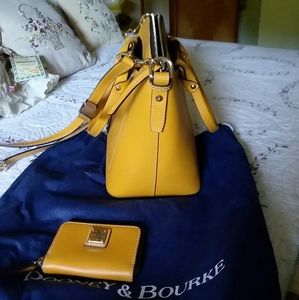 DOONEY AND BOURKE MUSTARD PURSE AND MATCHING CARD